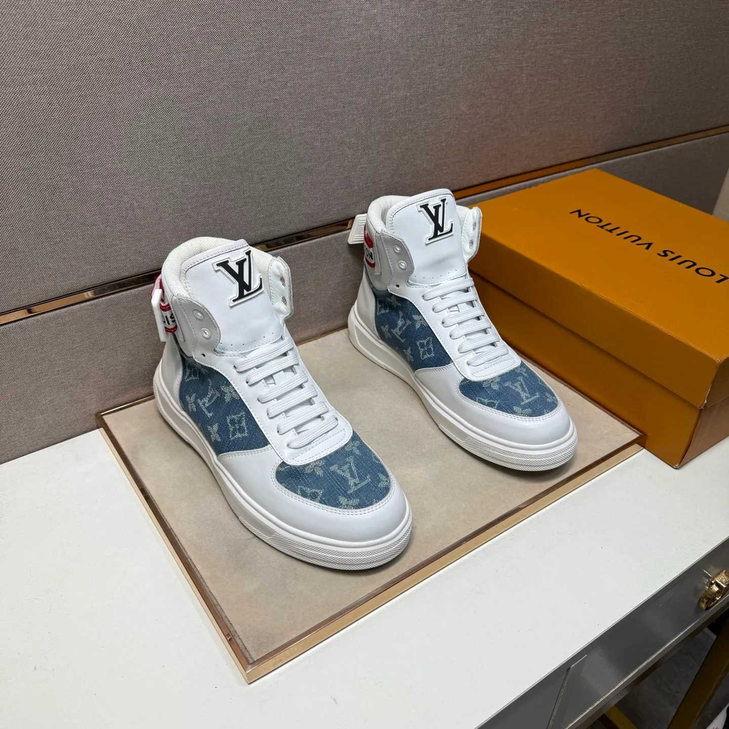 ⬛️Men's shoes 💰p420 [LV～] Men's high-top casual shoes 2025z cabinet sales simultaneously 🔶Size: 38-44 #️⃣ 🔷2 colors🔜The upper is made of multi-material splicing➕Mesh lining, comfortable and breathable, sole: original comfortable and wear-resistant outsole, ⚠️real thing📱photographed🎬real thing is better📢📢📢